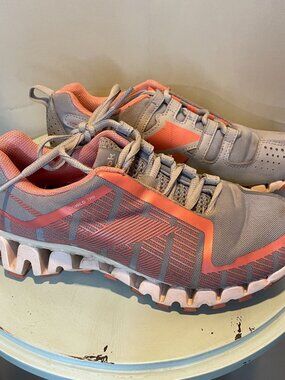 Reebok ZigTech Womens Athletic Shoes size 5 Gray/Peach/Salmon Lightweight